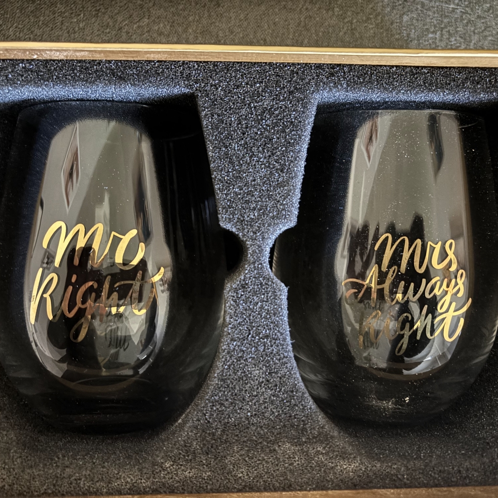 Elegant Black and Gold Stemless Wine Glass Set